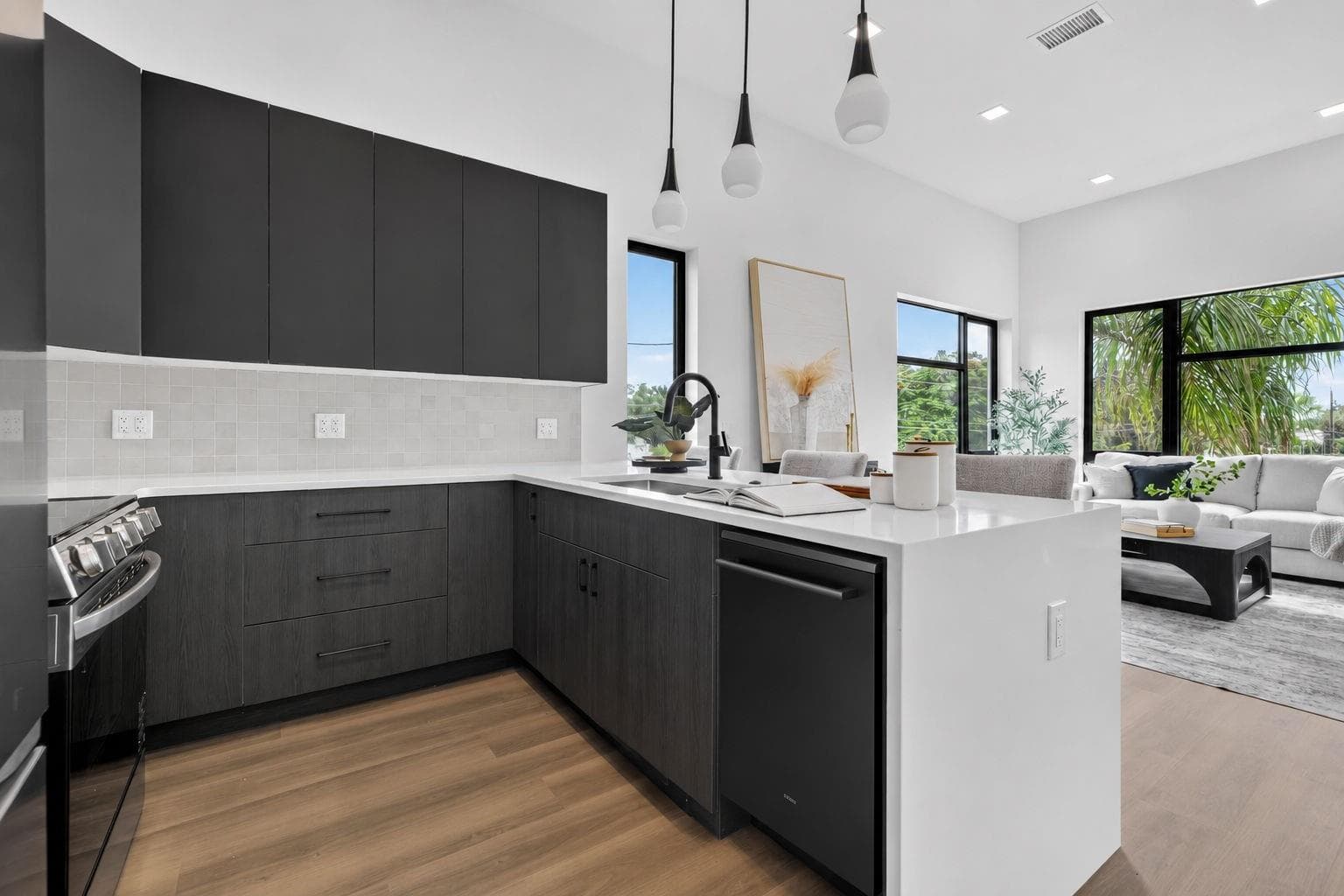 Townhouse at 108 36TH ST N, ST PETERSBURG, photo 13 of 33