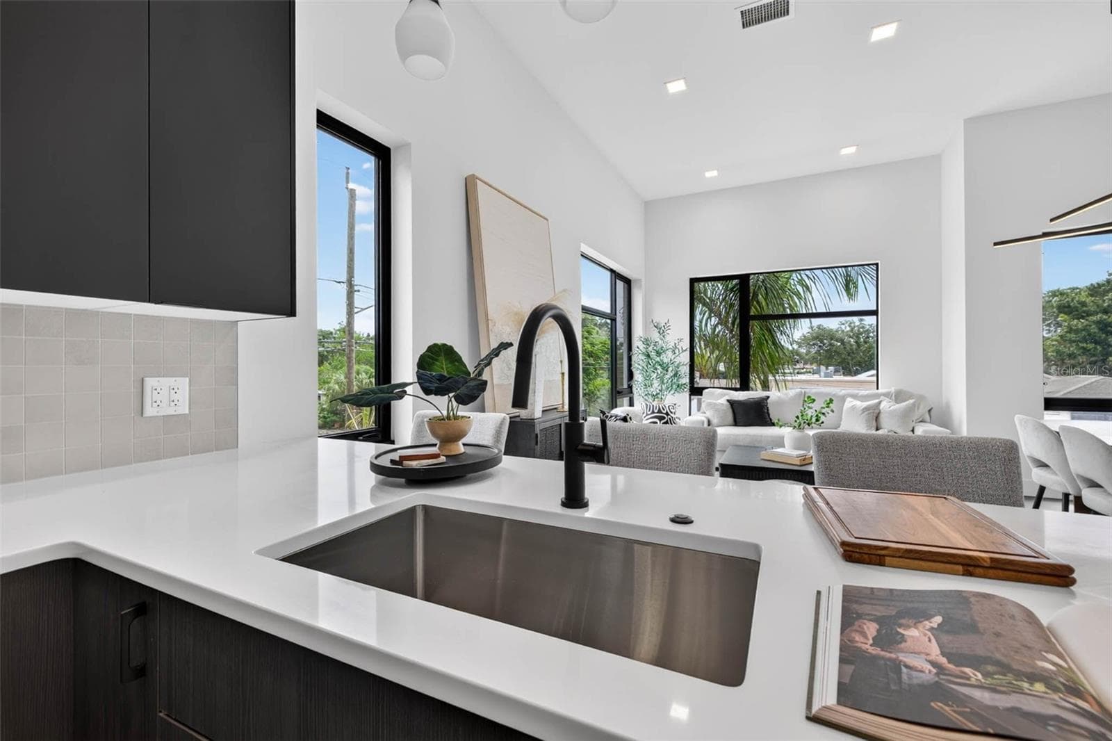 Townhouse at 108 36TH ST N, ST PETERSBURG, photo 14 of 33