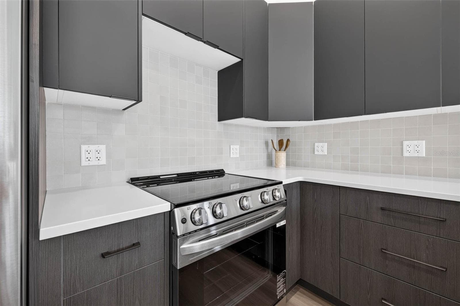 Townhouse at 108 36TH ST N, ST PETERSBURG, photo 15 of 33