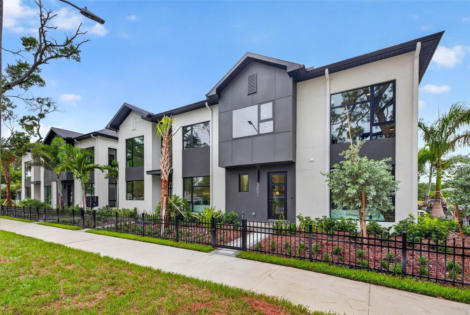 Townhouse at 3601 1ST AVE N, ST PETERSBURG, photo 4 of 32