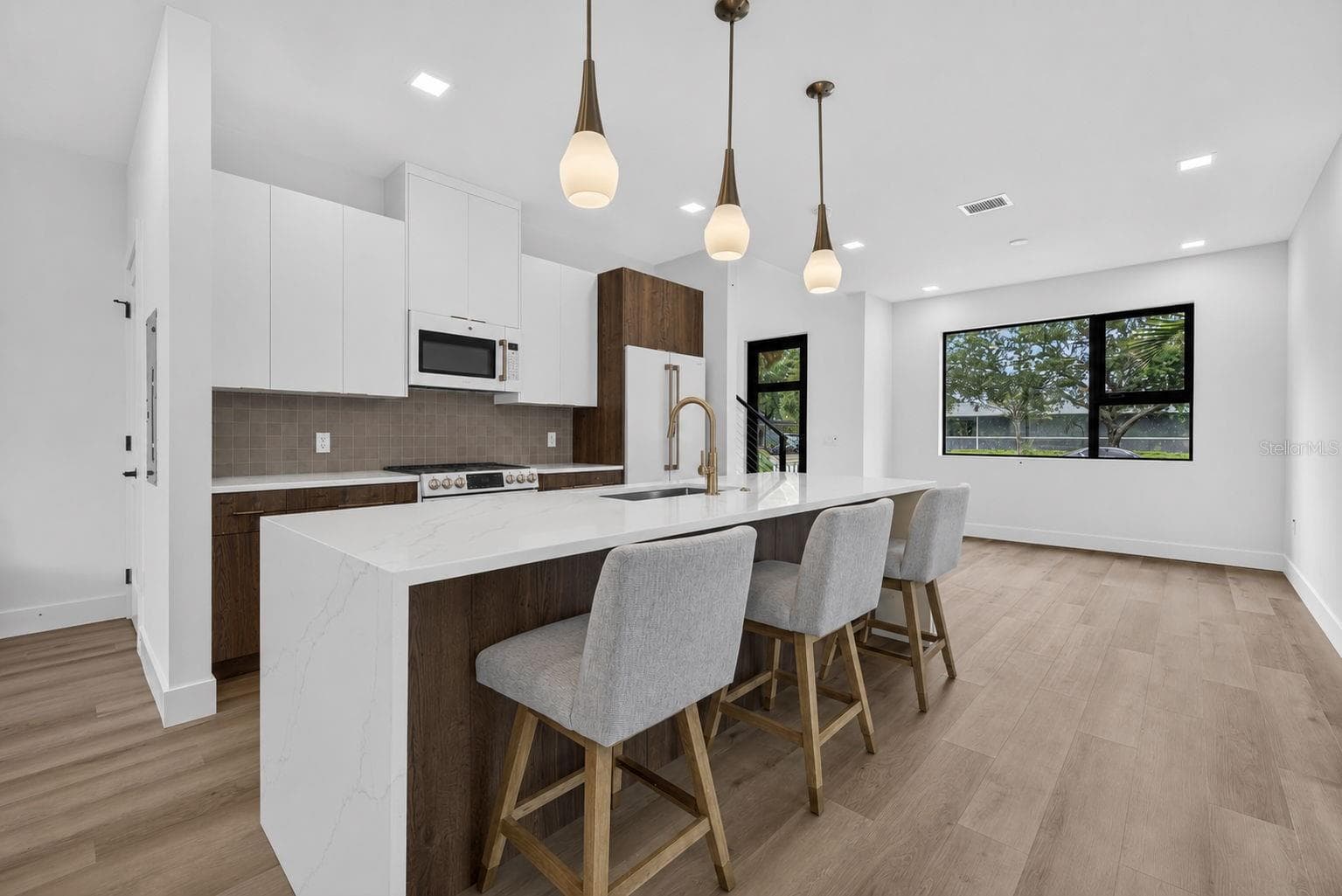Townhouse at 3603 1ST AVE N, ST PETERSBURG, photo 6 of 27