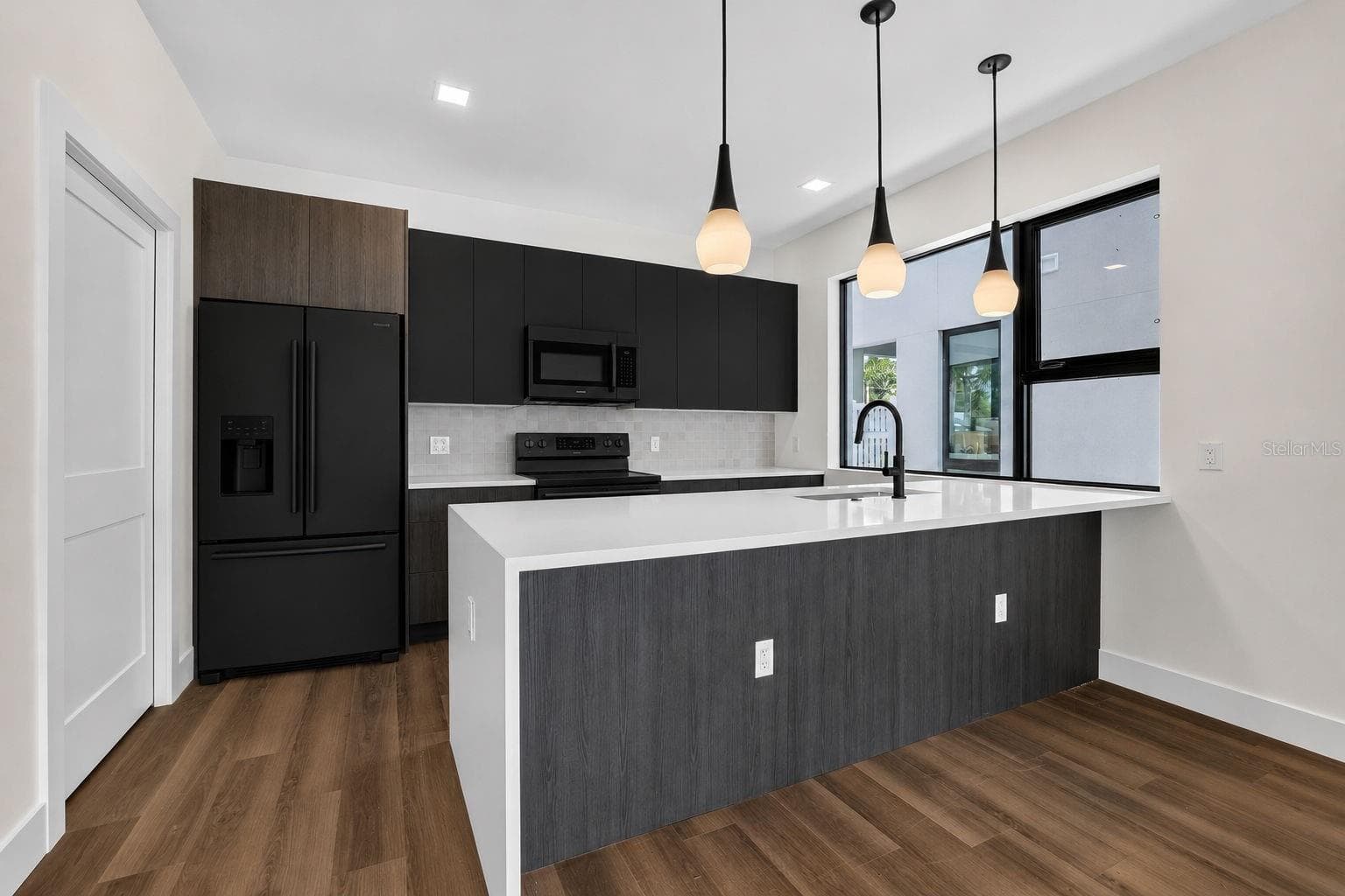 Townhouse at 100 36TH ST N, ST PETERSBURG, photo 5 of 28