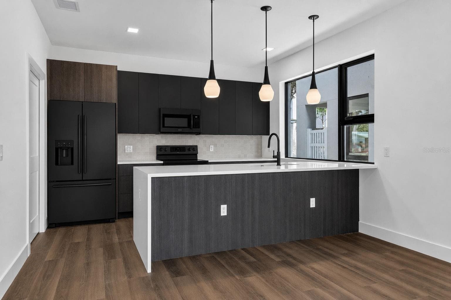Townhouse at 100 36TH ST N, ST PETERSBURG, photo 6 of 28
