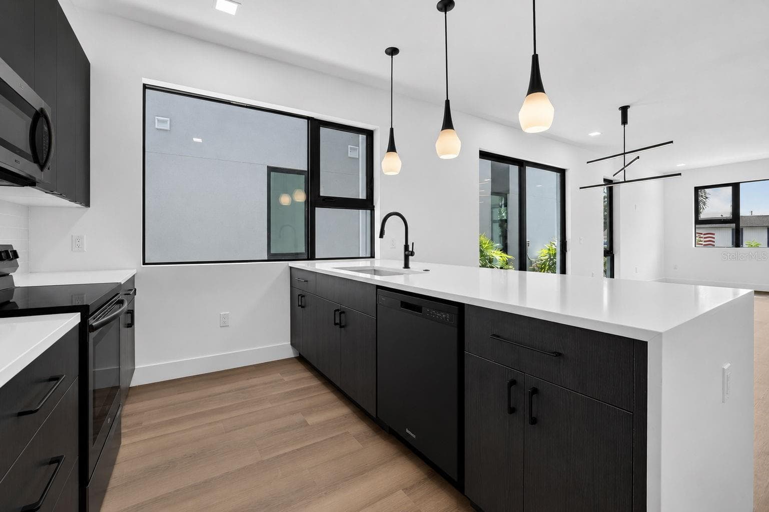 Townhouse at 100 36TH ST N, ST PETERSBURG, photo 9 of 28