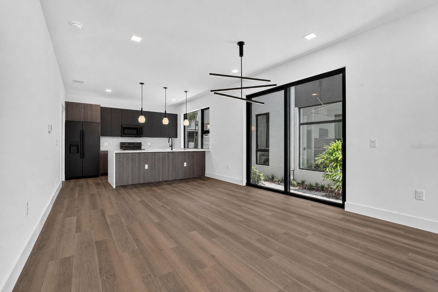 Townhouse at 100 36TH ST N, ST PETERSBURG, photo 11 of 28