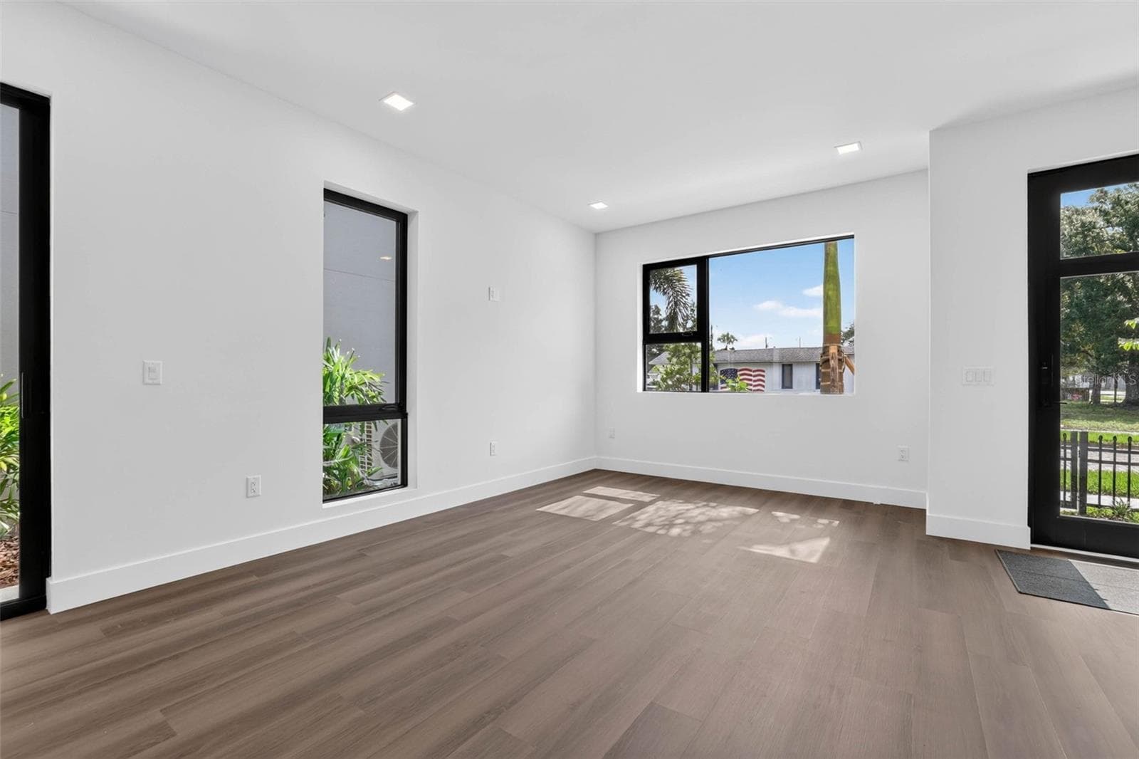 Townhouse at 100 36TH ST N, ST PETERSBURG, photo 12 of 28