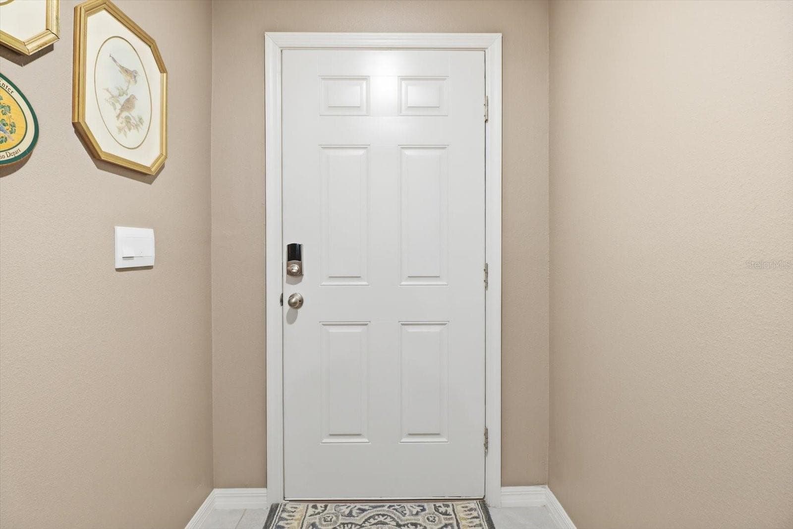 Single Family Residence at 410 W PUTTING GREEN CT, BEVERLY HILLS, photo 7 of 50