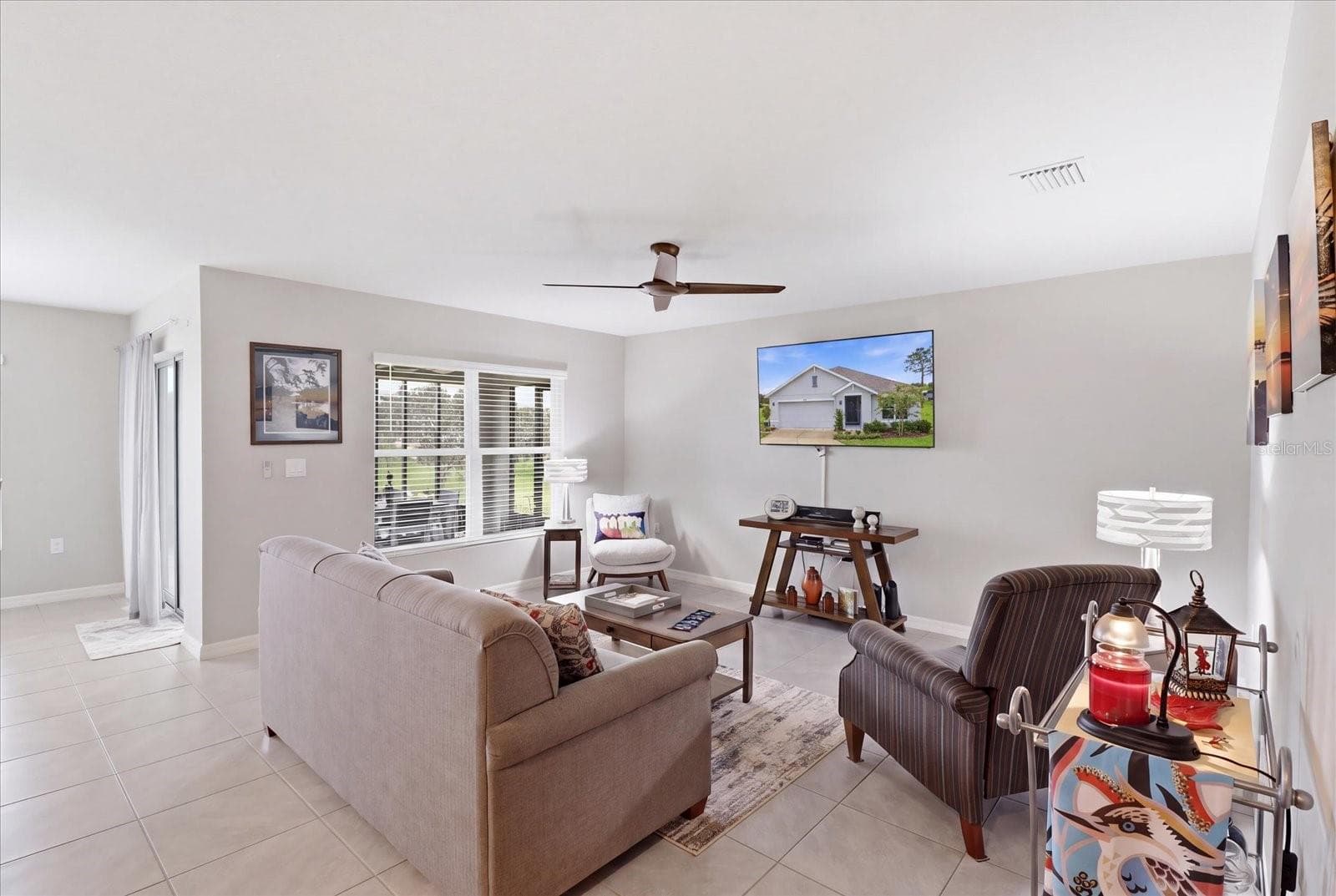 Single Family Residence at 410 W PUTTING GREEN CT, BEVERLY HILLS, photo 17 of 50