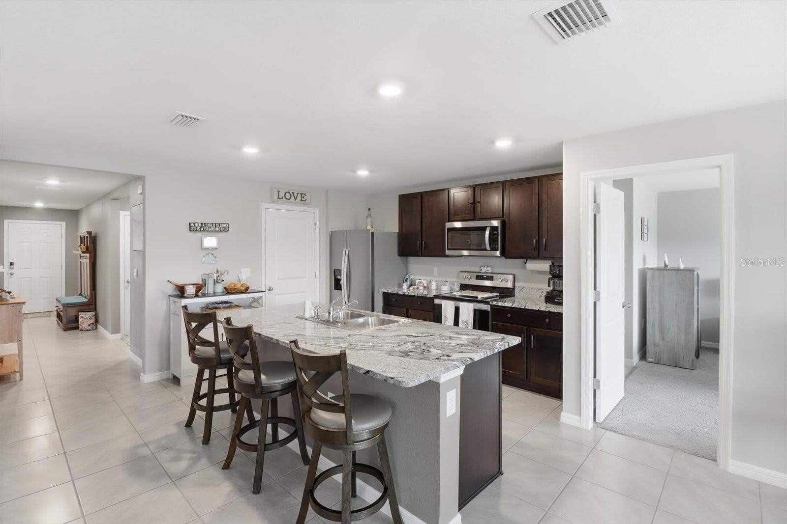 Single Family Residence at 410 W PUTTING GREEN CT, BEVERLY HILLS, photo 22 of 50