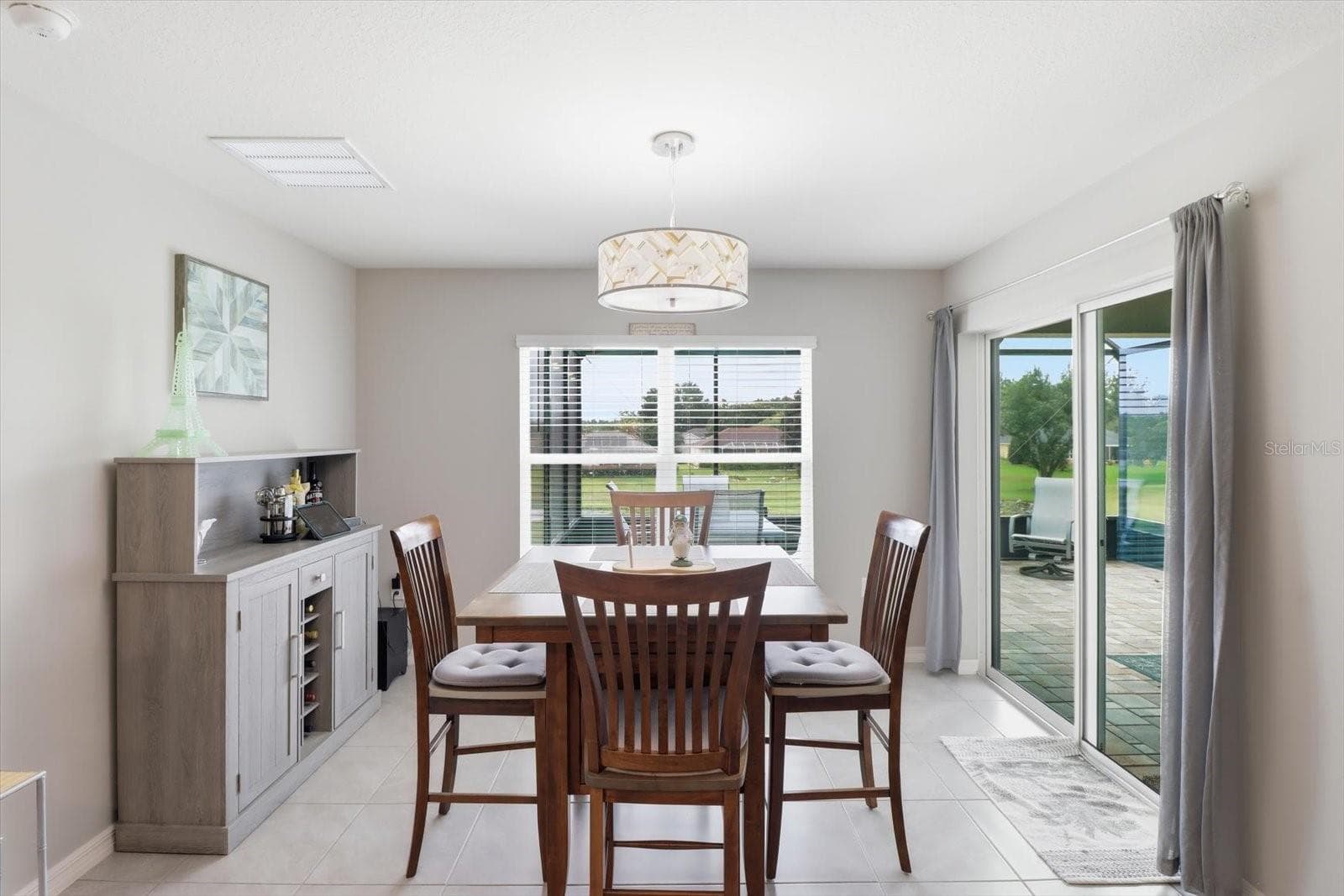 Single Family Residence at 410 W PUTTING GREEN CT, BEVERLY HILLS, photo 27 of 50