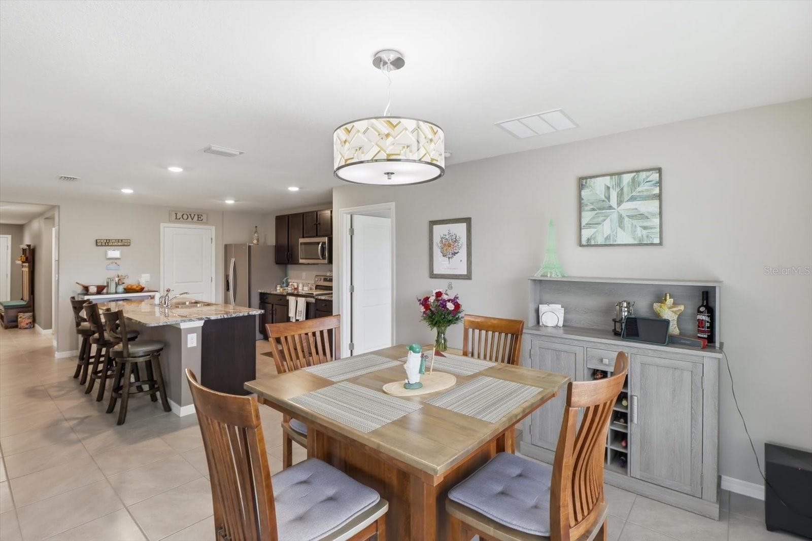 Single Family Residence at 410 W PUTTING GREEN CT, BEVERLY HILLS, photo 28 of 50