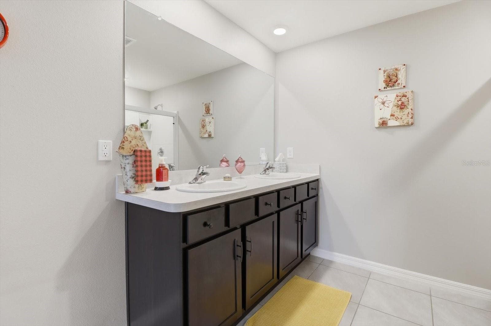 Single Family Residence at 410 W PUTTING GREEN CT, BEVERLY HILLS, photo 31 of 50