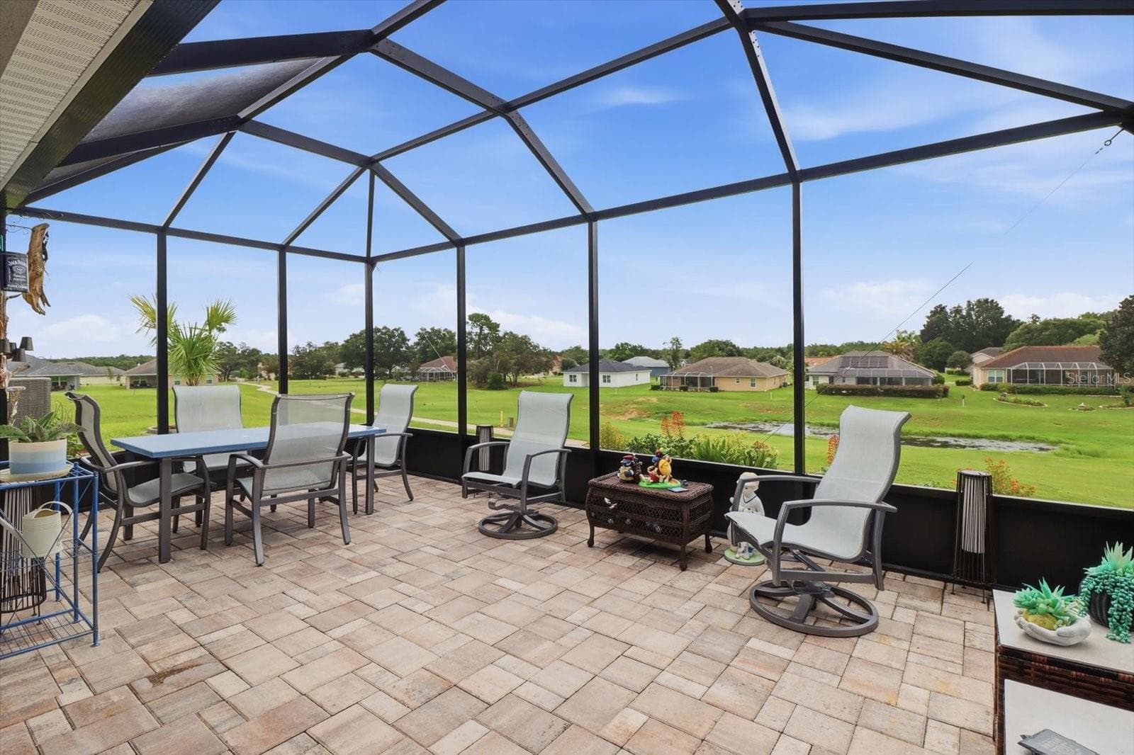 Single Family Residence at 410 W PUTTING GREEN CT, BEVERLY HILLS, photo 38 of 50