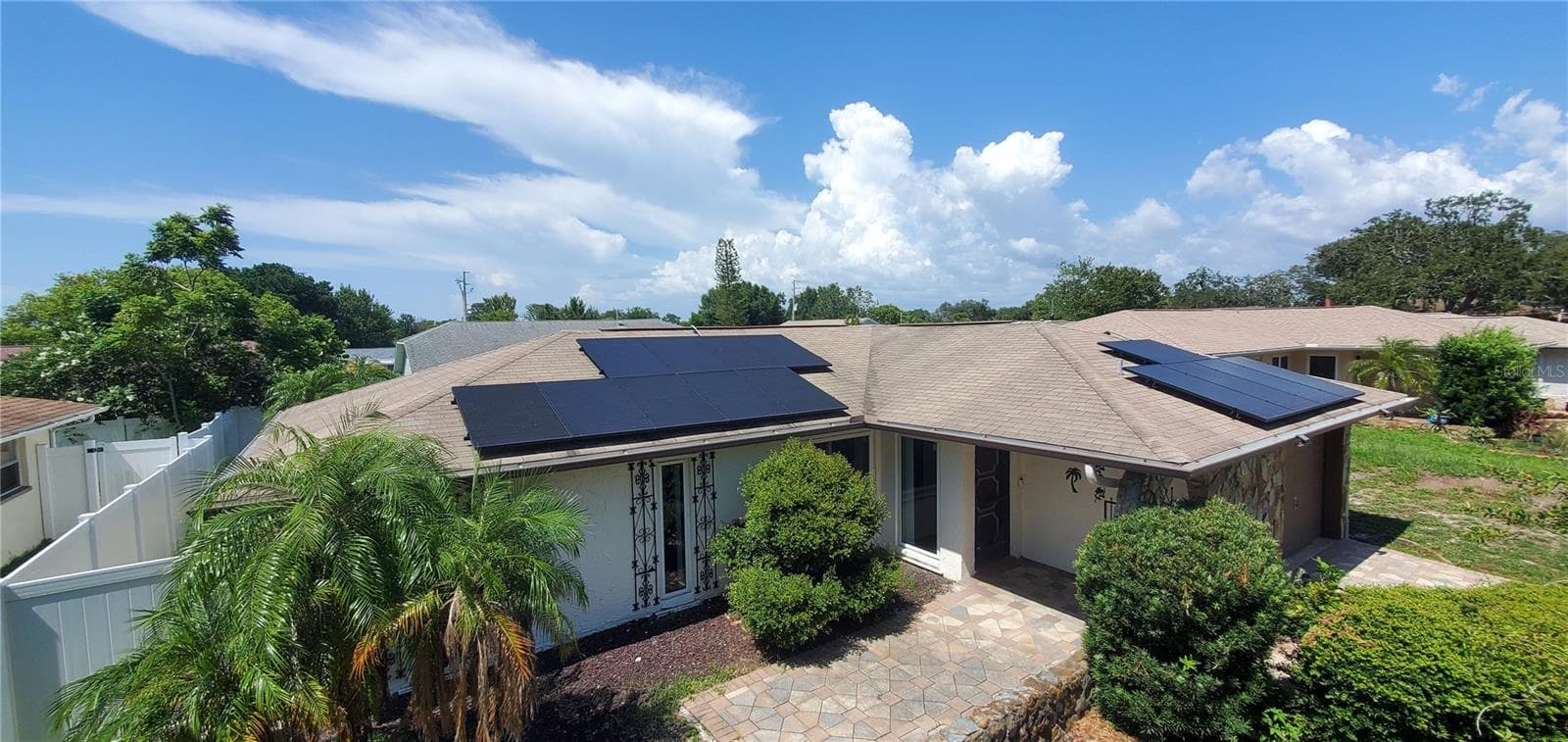 7438 LAKE FOREST CIR