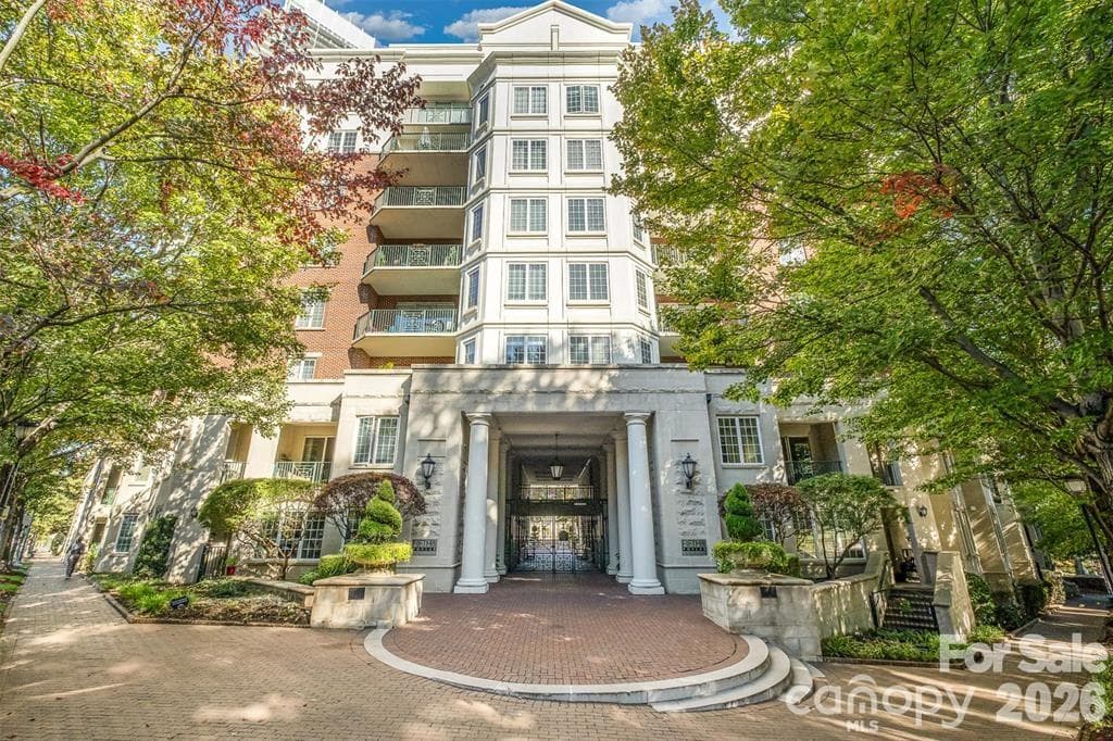 300 W 5th Street