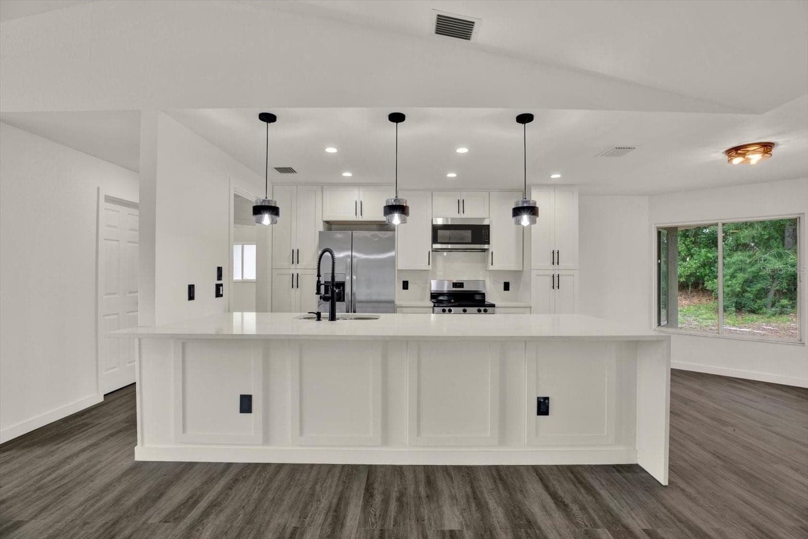Single Family Residence at 12186 LAMONT DR, SPRING HILL, photo 5 of 23