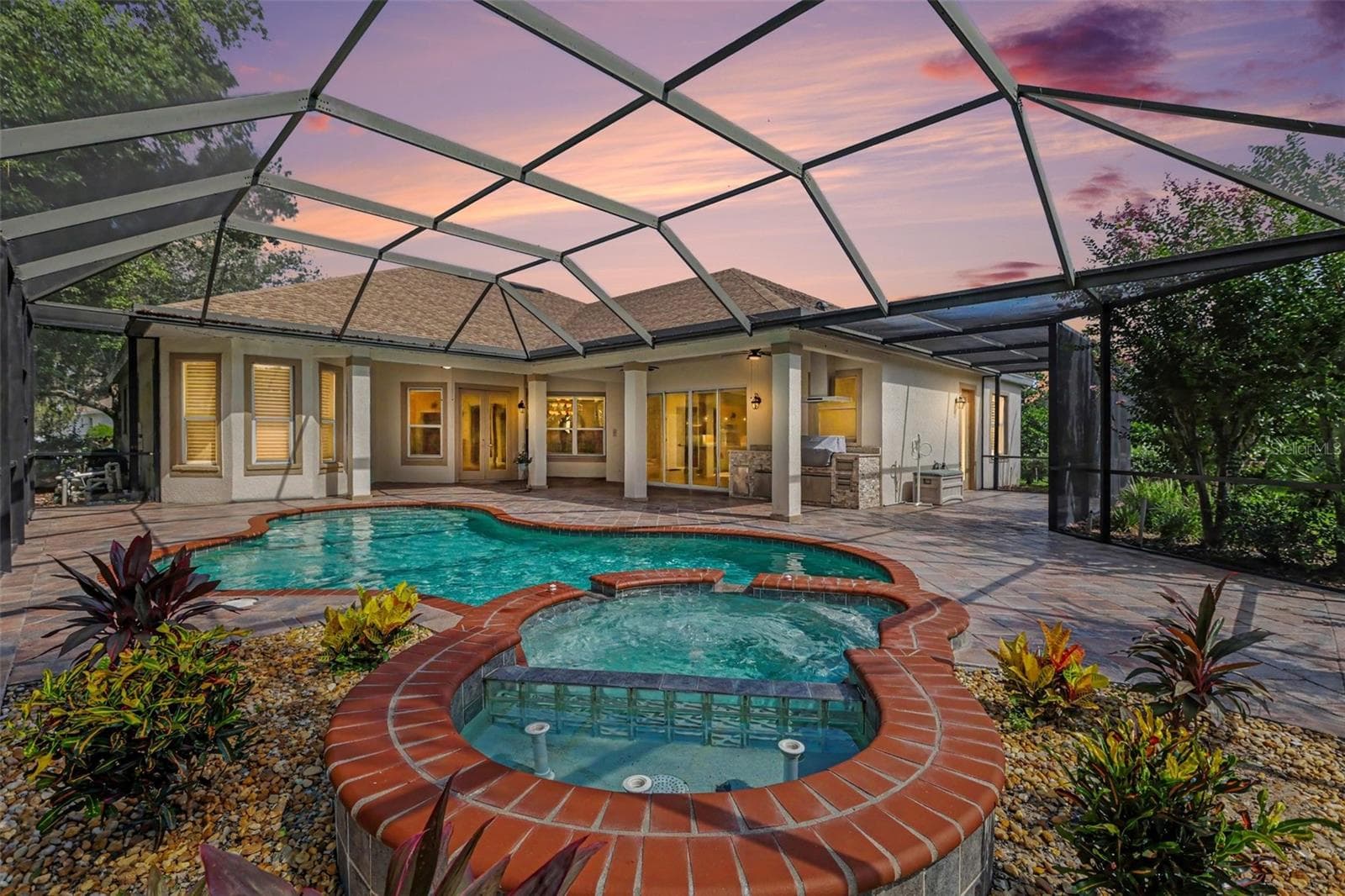 Salt pool and heated spa - 2912 HAMPTON PLACE CT, PLANT CITY