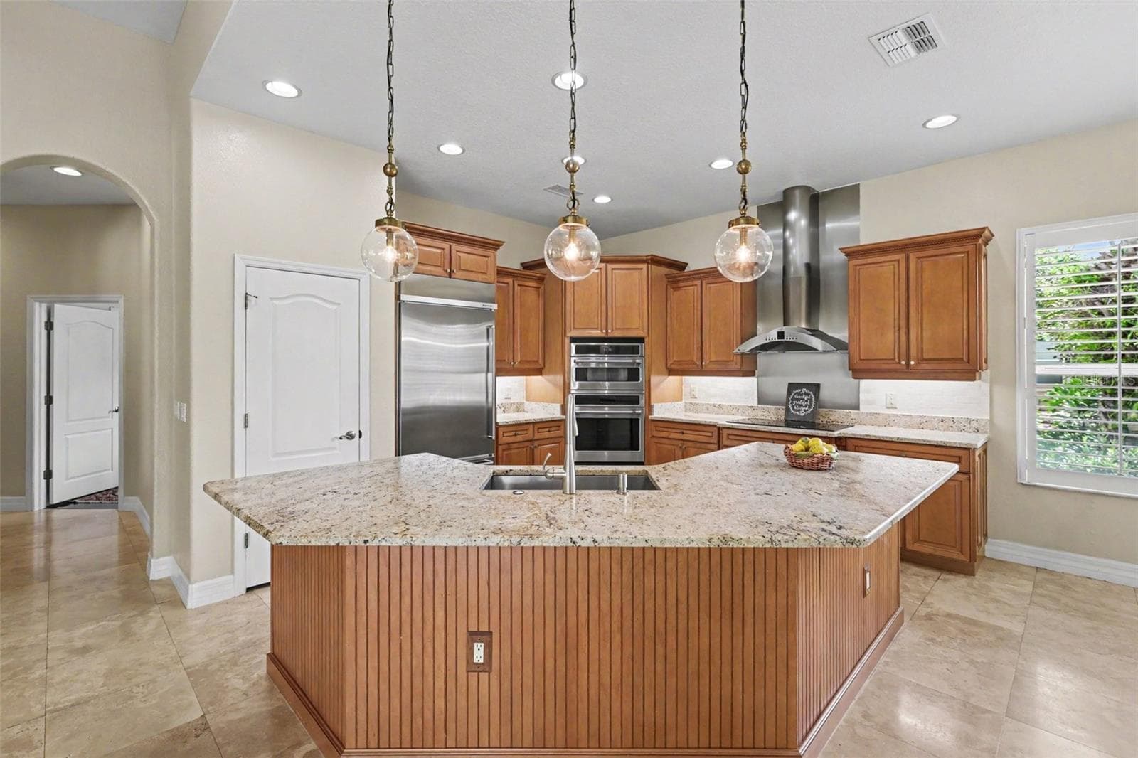Granite countertops and top of the line appliances - 2912 HAMPTON PLACE CT, PLANT CITY