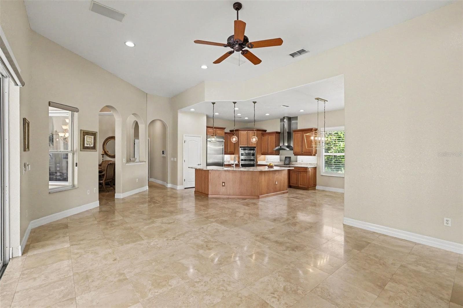 Travertine marble flooring in the Great Room - 2912 HAMPTON PLACE CT, PLANT CITY