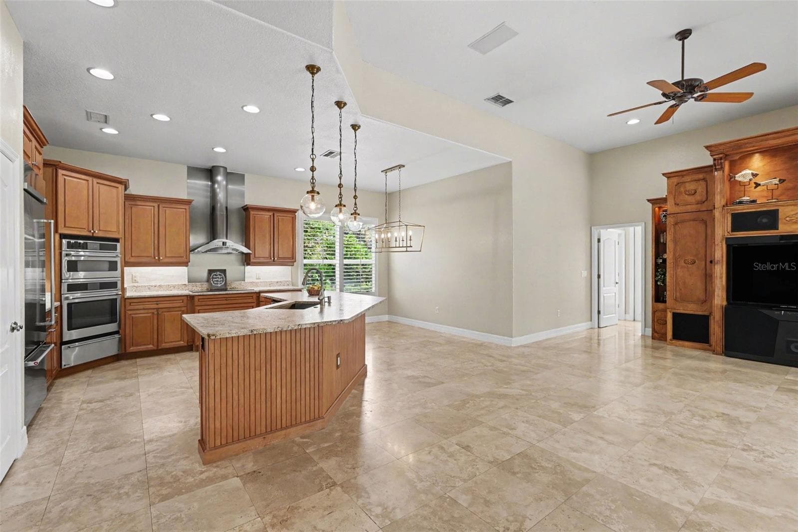 Open Kitchen and Great Room - 2912 HAMPTON PLACE CT, PLANT CITY