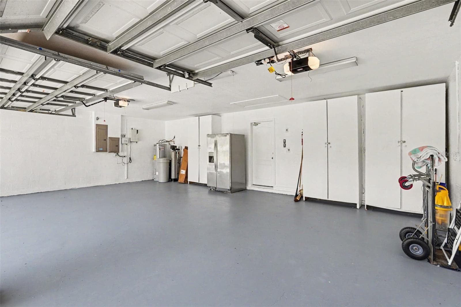 Storage space in 3 car garage - 2912 HAMPTON PLACE CT, PLANT CITY