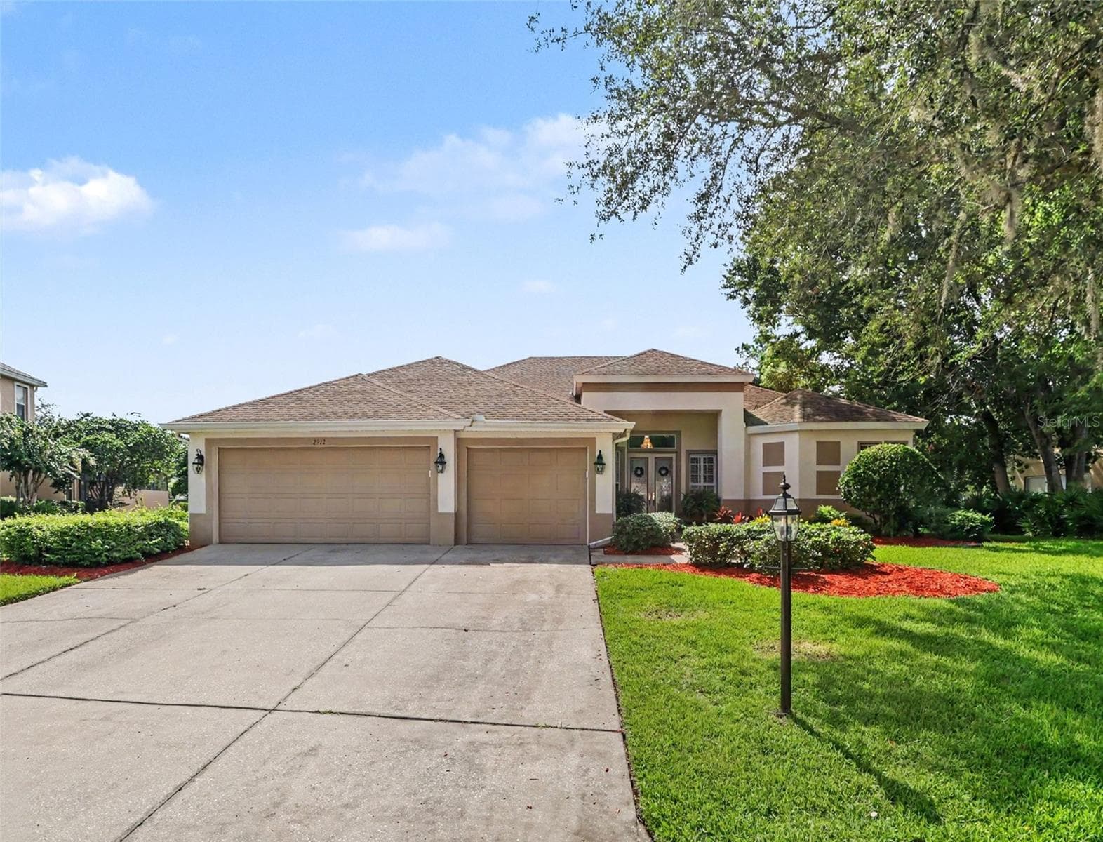 Front view from the street - 2912 HAMPTON PLACE CT, PLANT CITY