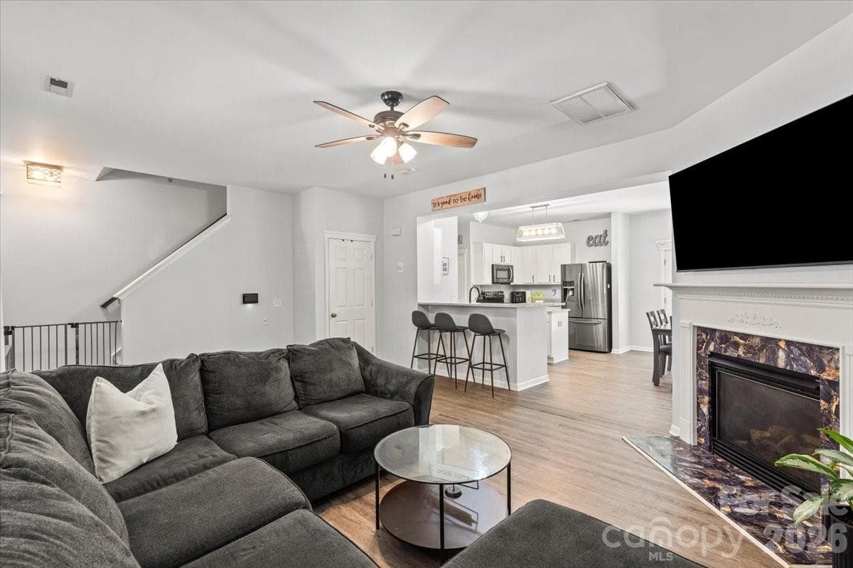 Single Family Residence at 9025 Davis Crossing Court, Charlotte, photo 4 of 24