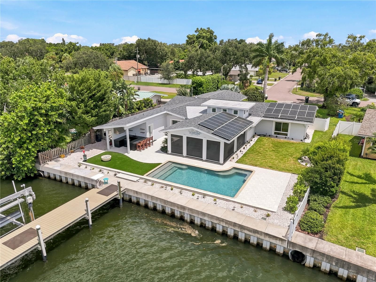 Broadwater Waterfront Oasis - 3896 42ND AVE S, ST PETERSBURG