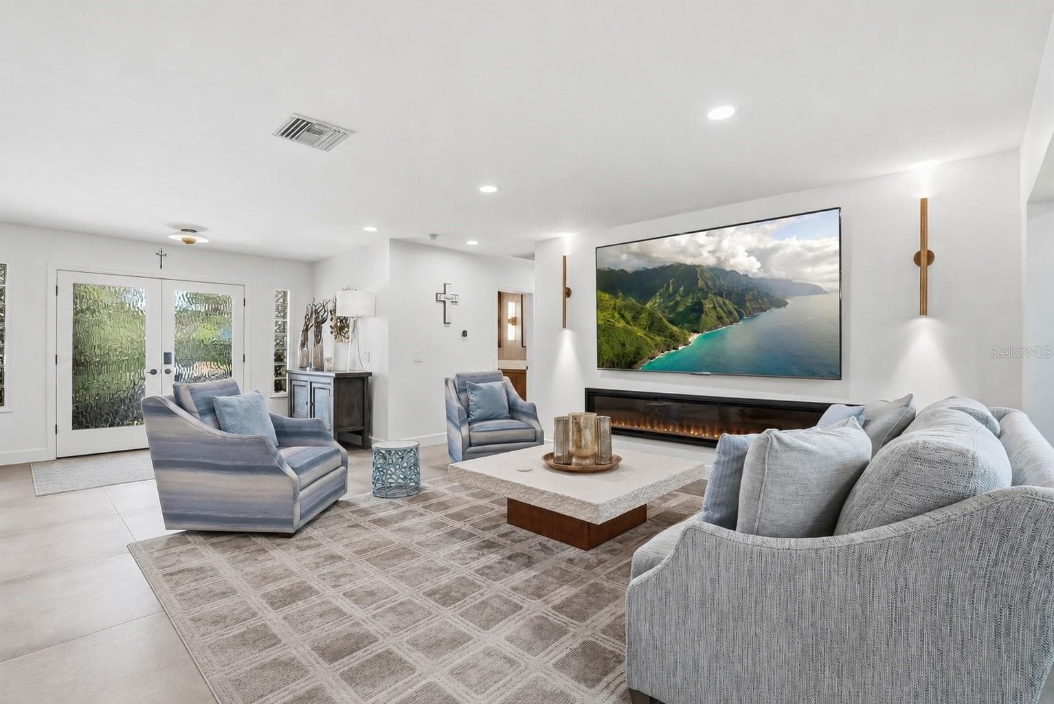 Elegant Living Space - 3896 42ND AVE S, ST PETERSBURG