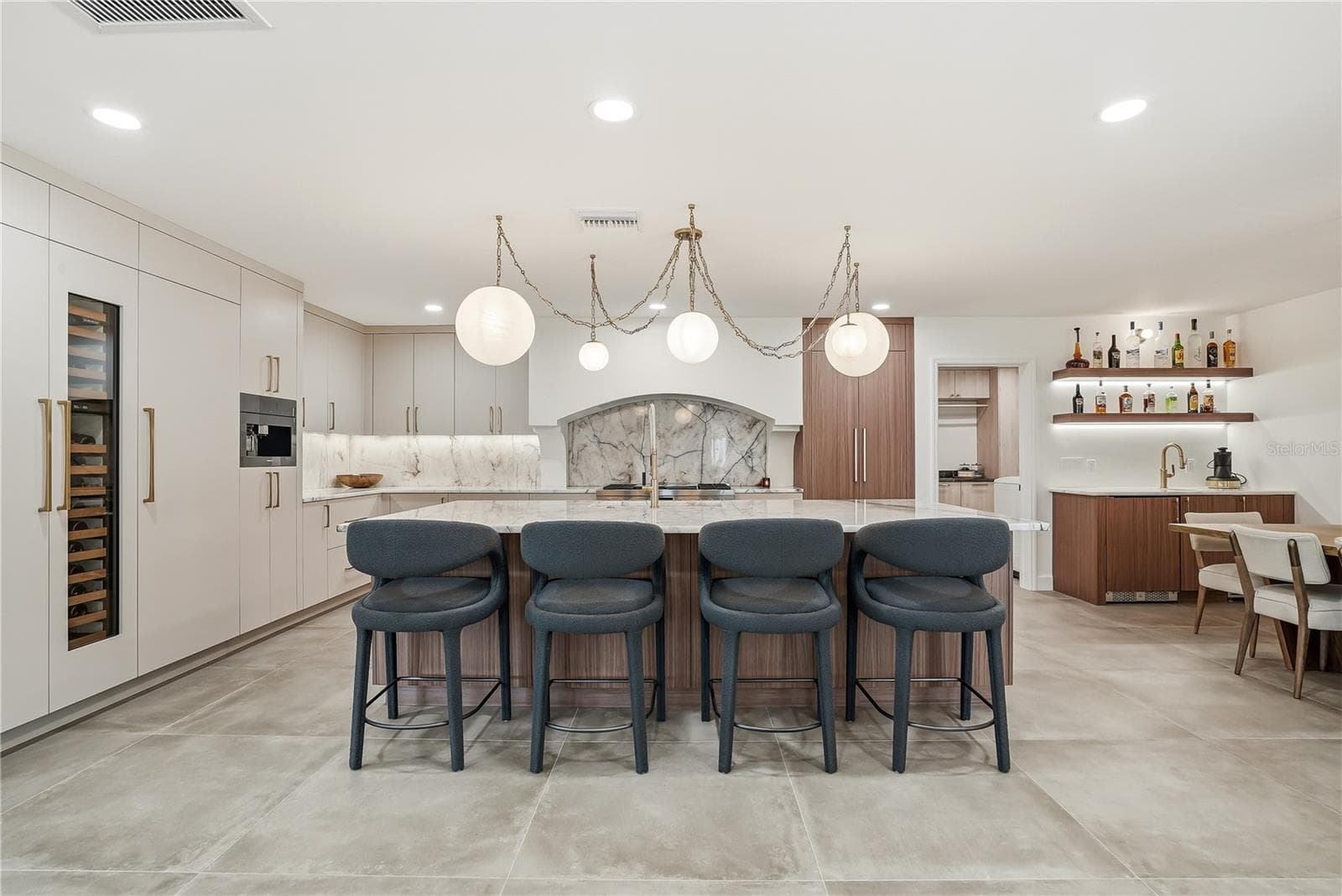 High-end Appliances and Finishes - 3896 42ND AVE S, ST PETERSBURG