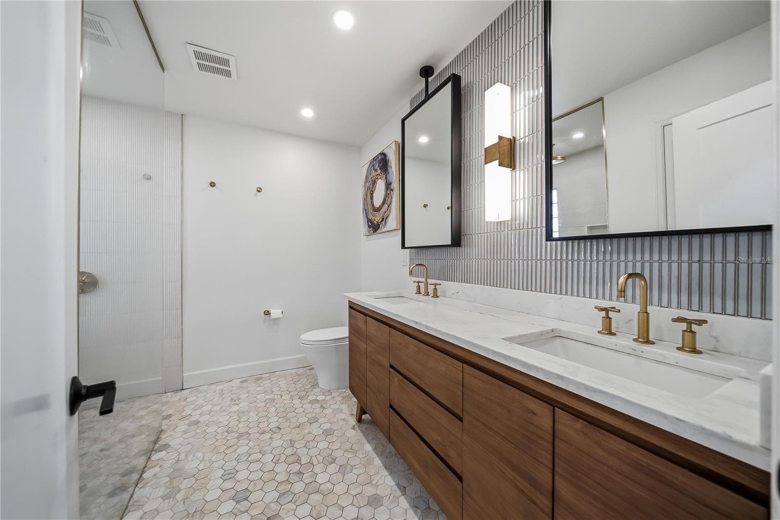 Hall Bathroom - 3896 42ND AVE S, ST PETERSBURG