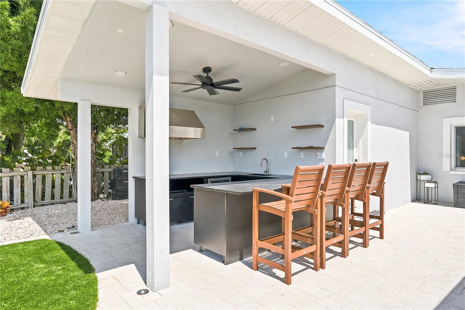Entertainer's Dream! - 3896 42ND AVE S, ST PETERSBURG