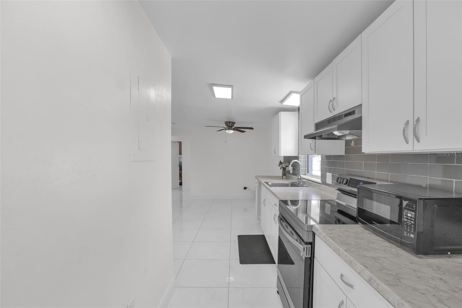 Single Family Residence at 7013 COCOS DR, ORLANDO, photo 8 of 25