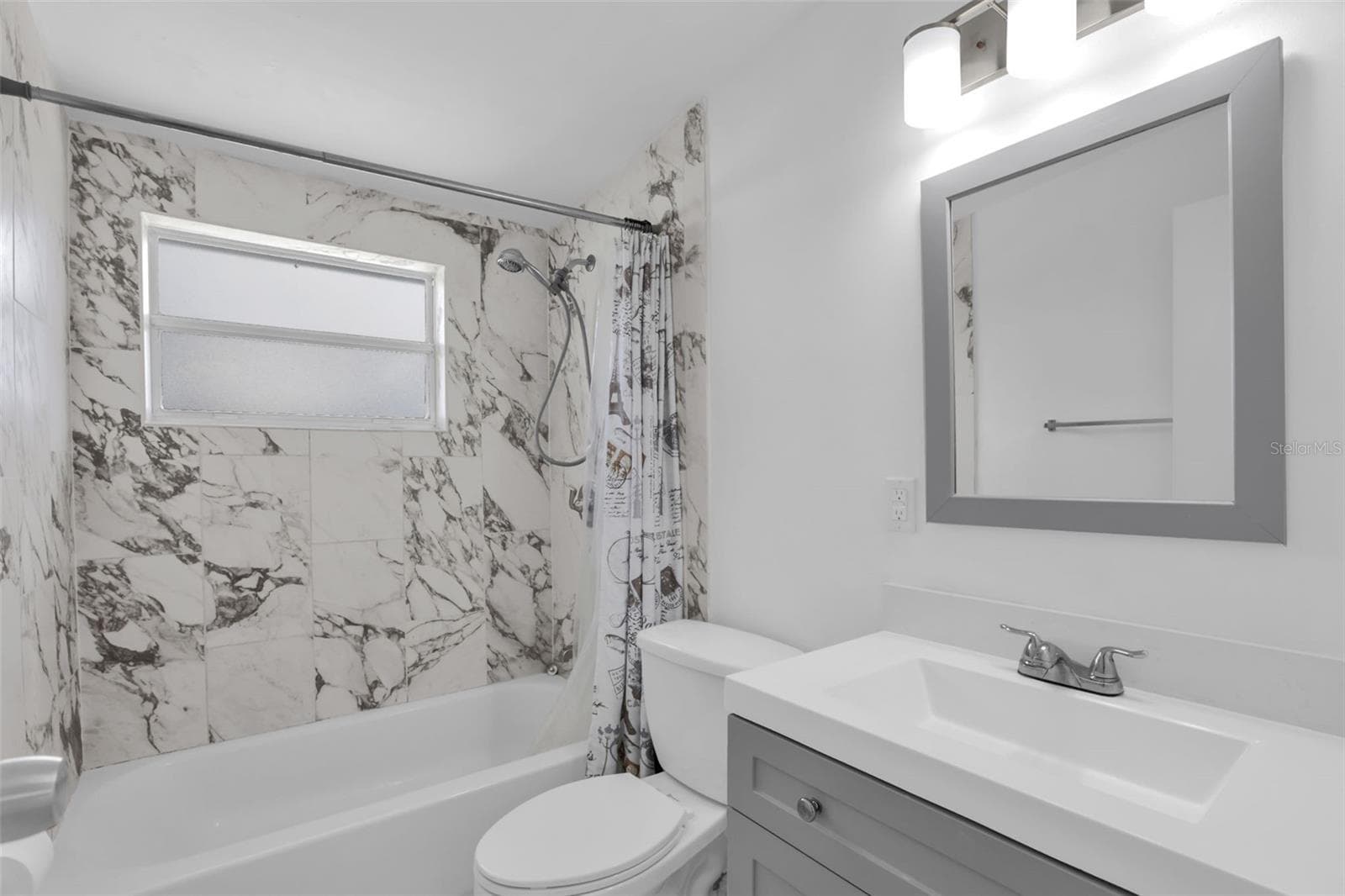 Guest Bathroom - 7013 COCOS DR, ORLANDO