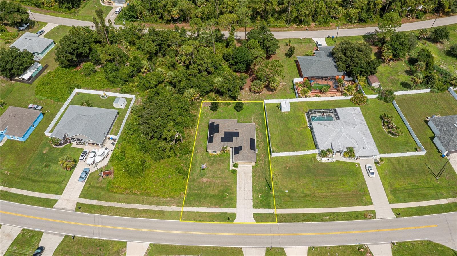 Highlighting Lot Size and Surrounding Neighborhood - 2555 ATWATER DR, NORTH PORT