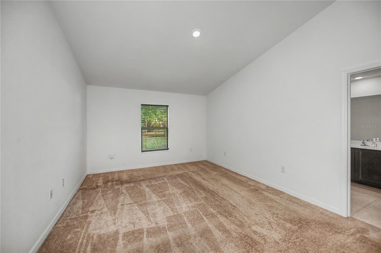 Spacious Primary Bedroom with Clean Finishes and Ensuite Access - 2555 ATWATER DR, NORTH PORT