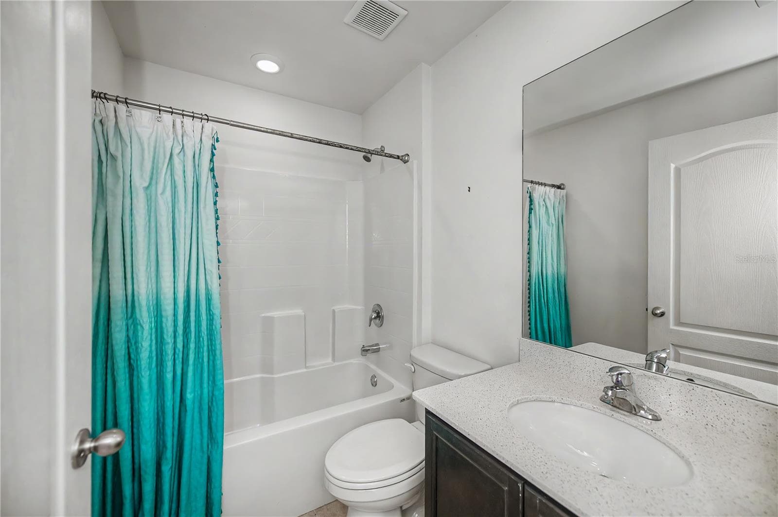 Guest Bathroom with Tub/Shower Combo and Vanity - 2555 ATWATER DR, NORTH PORT