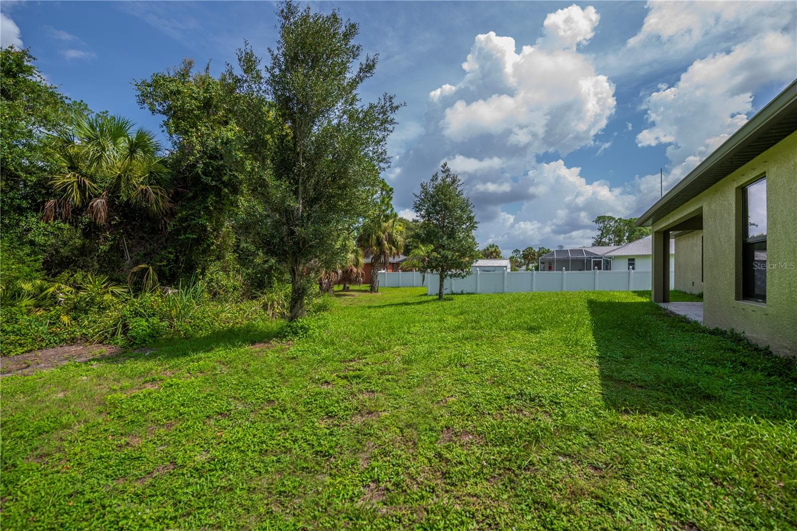 Generous Size Backyard With Mature Landscaping - 2555 ATWATER DR, NORTH PORT