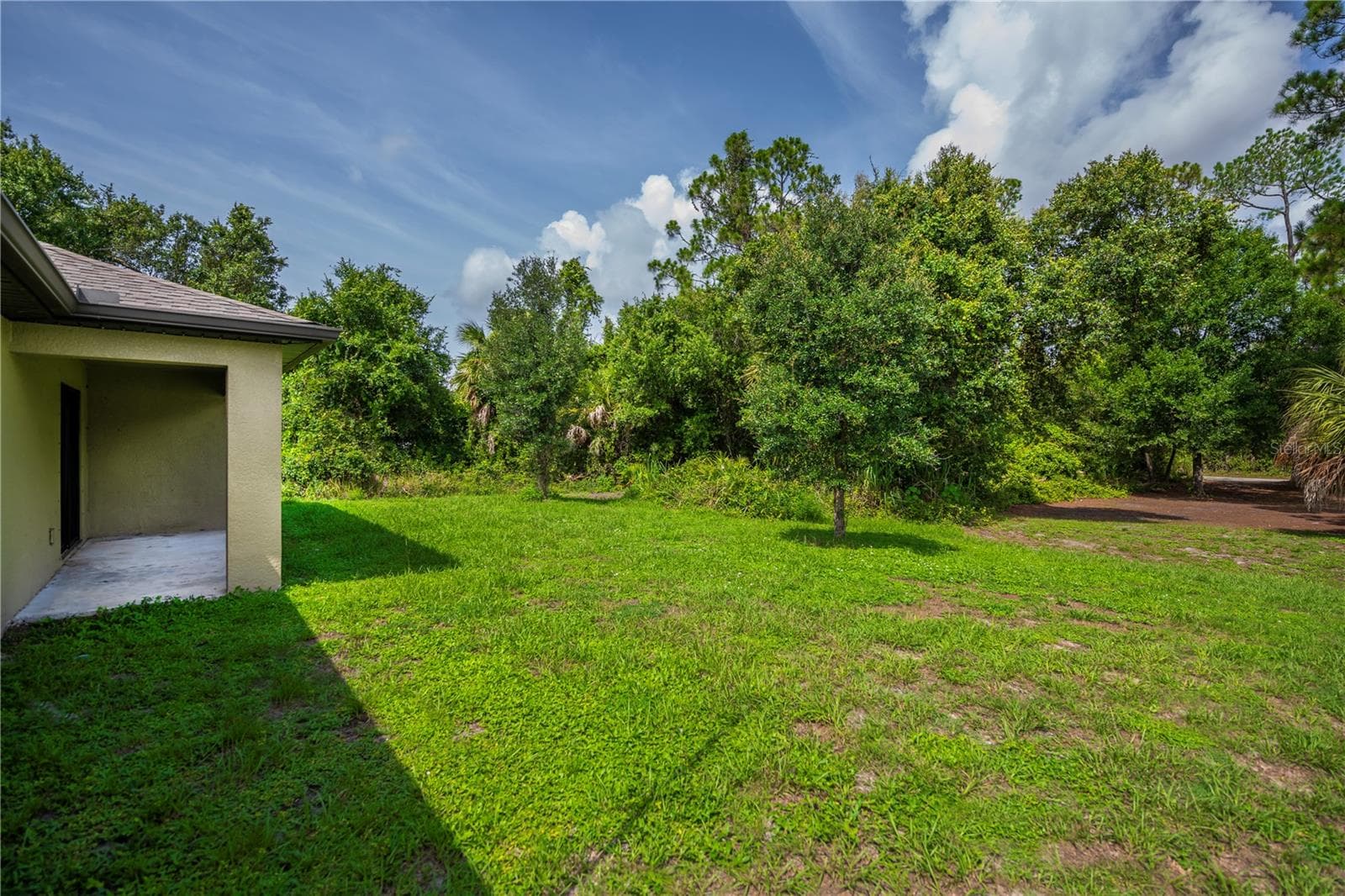 Generous Size Backyard With Mature Landscaping - 2555 ATWATER DR, NORTH PORT