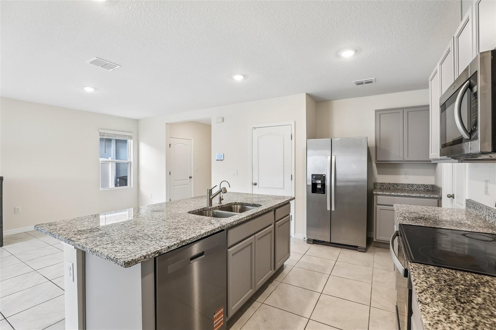 Kitchen - 2945 ELIO HAMMOCK DR, HARMONY