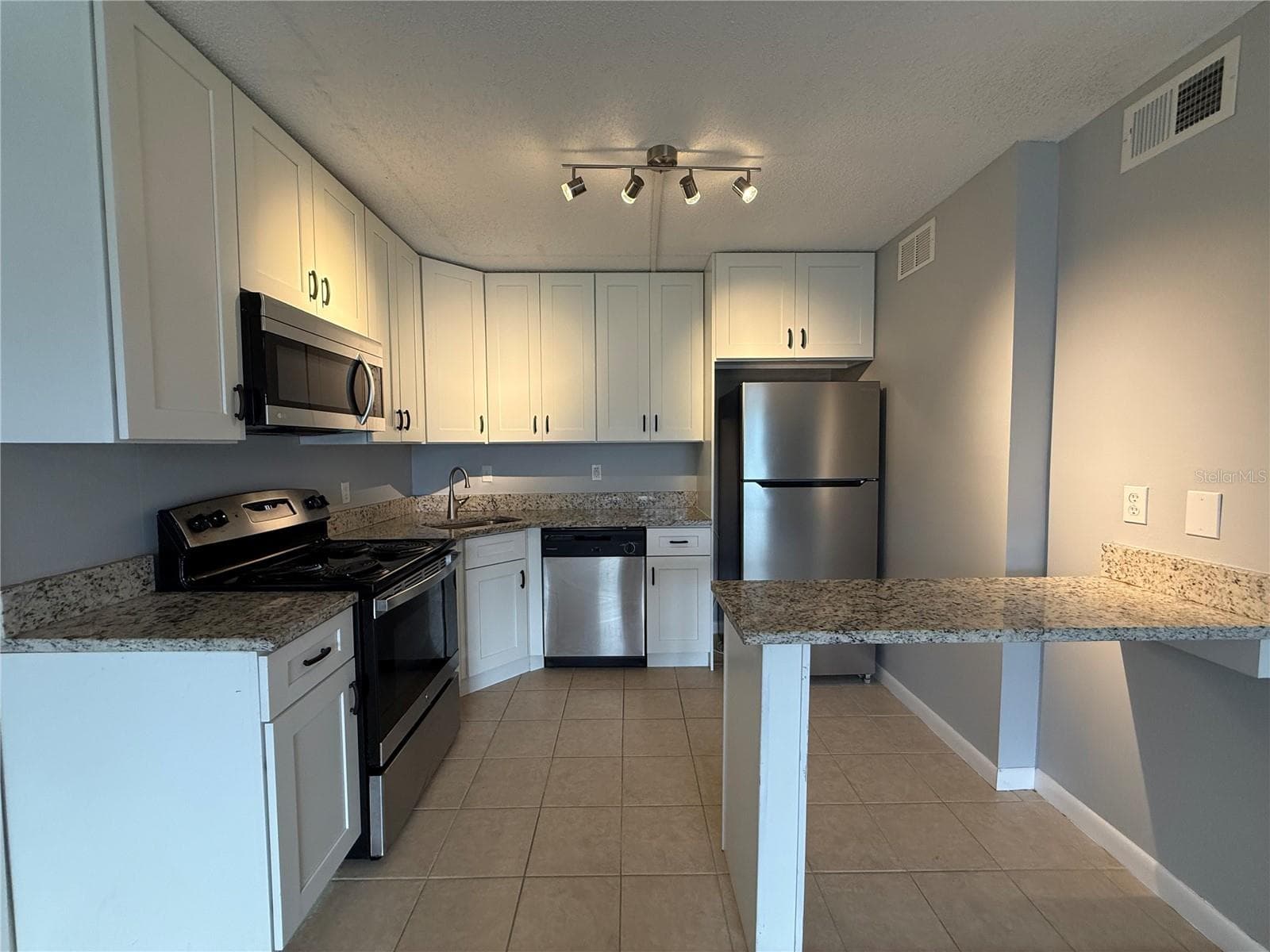Condominium at 927 S PINE RIDGE CIR #G2, SANFORD, photo 4 of 19