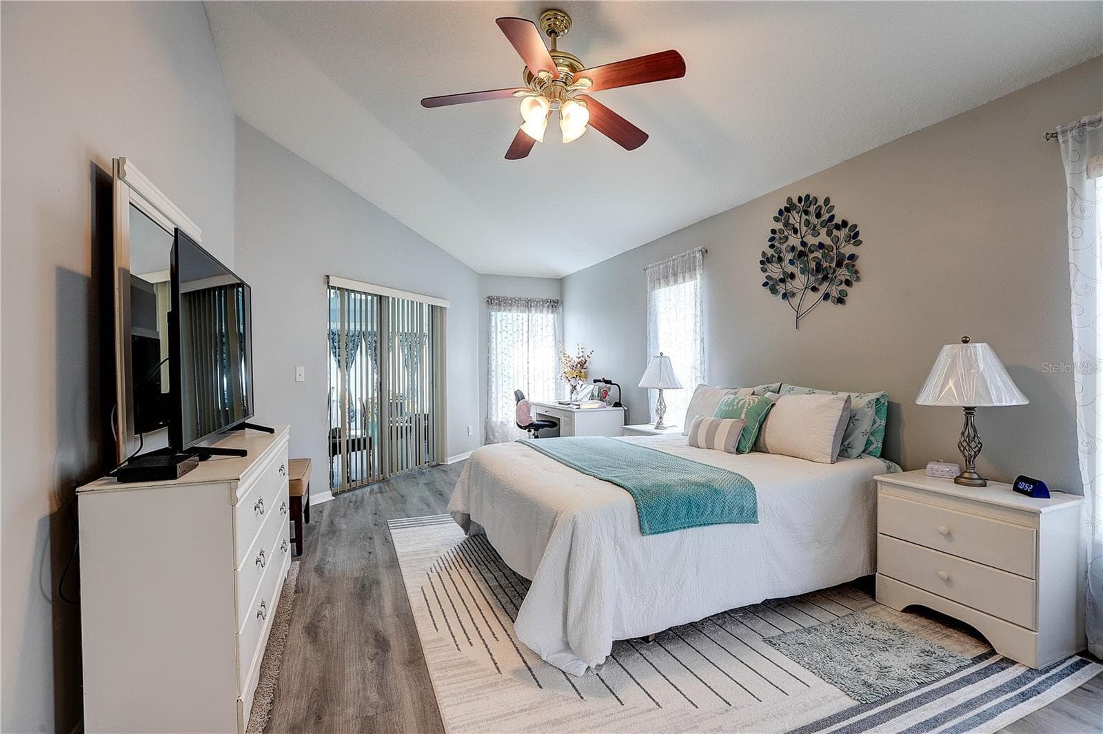Single Family Residence at 2242 TOWERING OAKS CIR, SEFFNER, photo 13 of 43