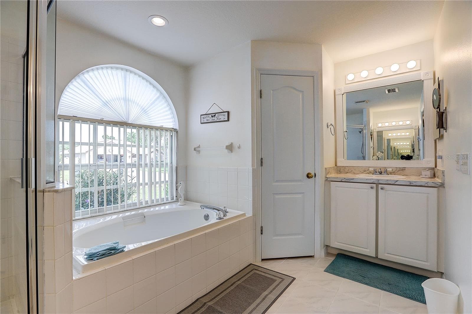 Single Family Residence at 2242 TOWERING OAKS CIR, SEFFNER, photo 18 of 43
