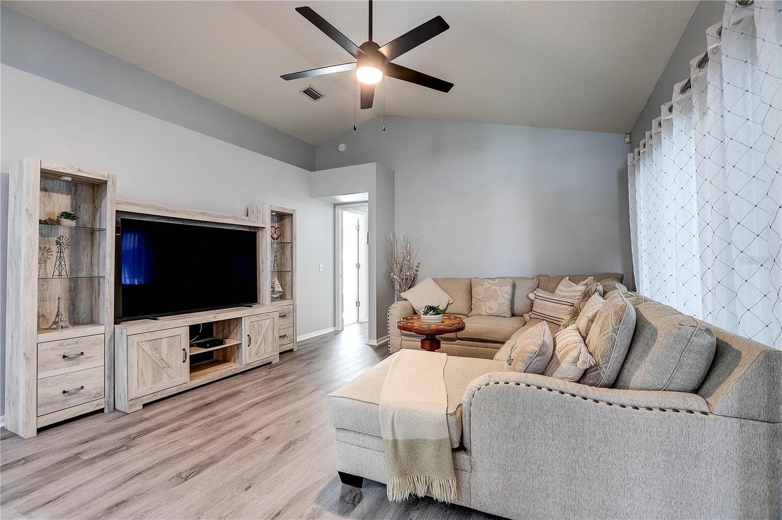 Single Family Residence at 2242 TOWERING OAKS CIR, SEFFNER, photo 19 of 43