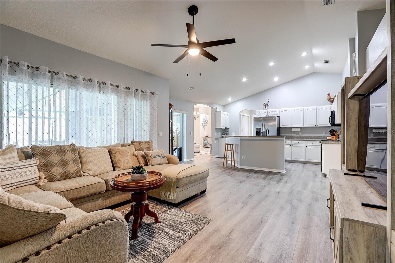 Single Family Residence at 2242 TOWERING OAKS CIR, SEFFNER, photo 21 of 43