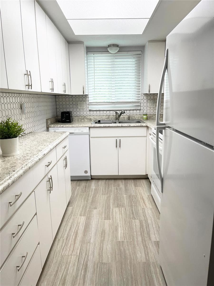 Updated Flooring - 5880 38TH AVE N #206, ST PETERSBURG