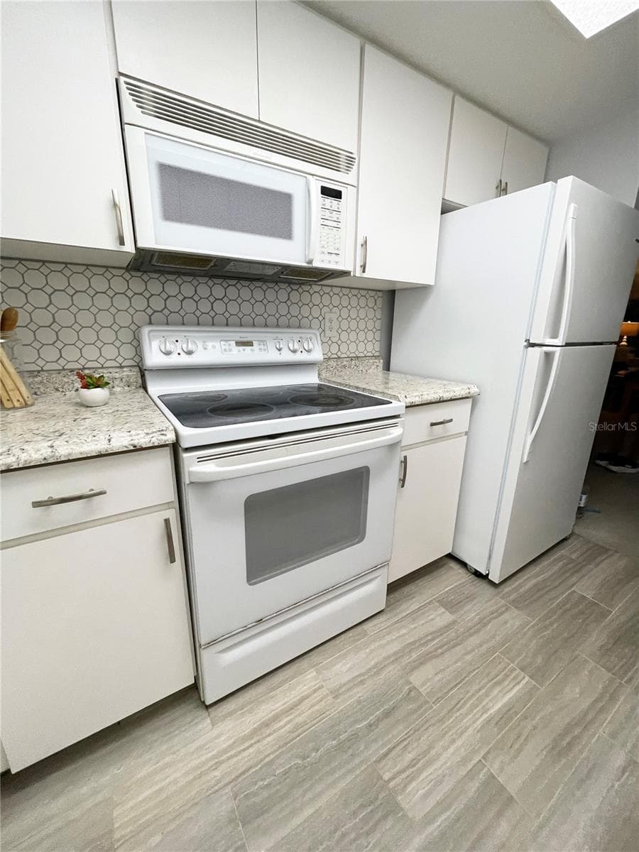 Condominium at 5880 38TH AVE N #206, ST PETERSBURG, photo 9 of 12