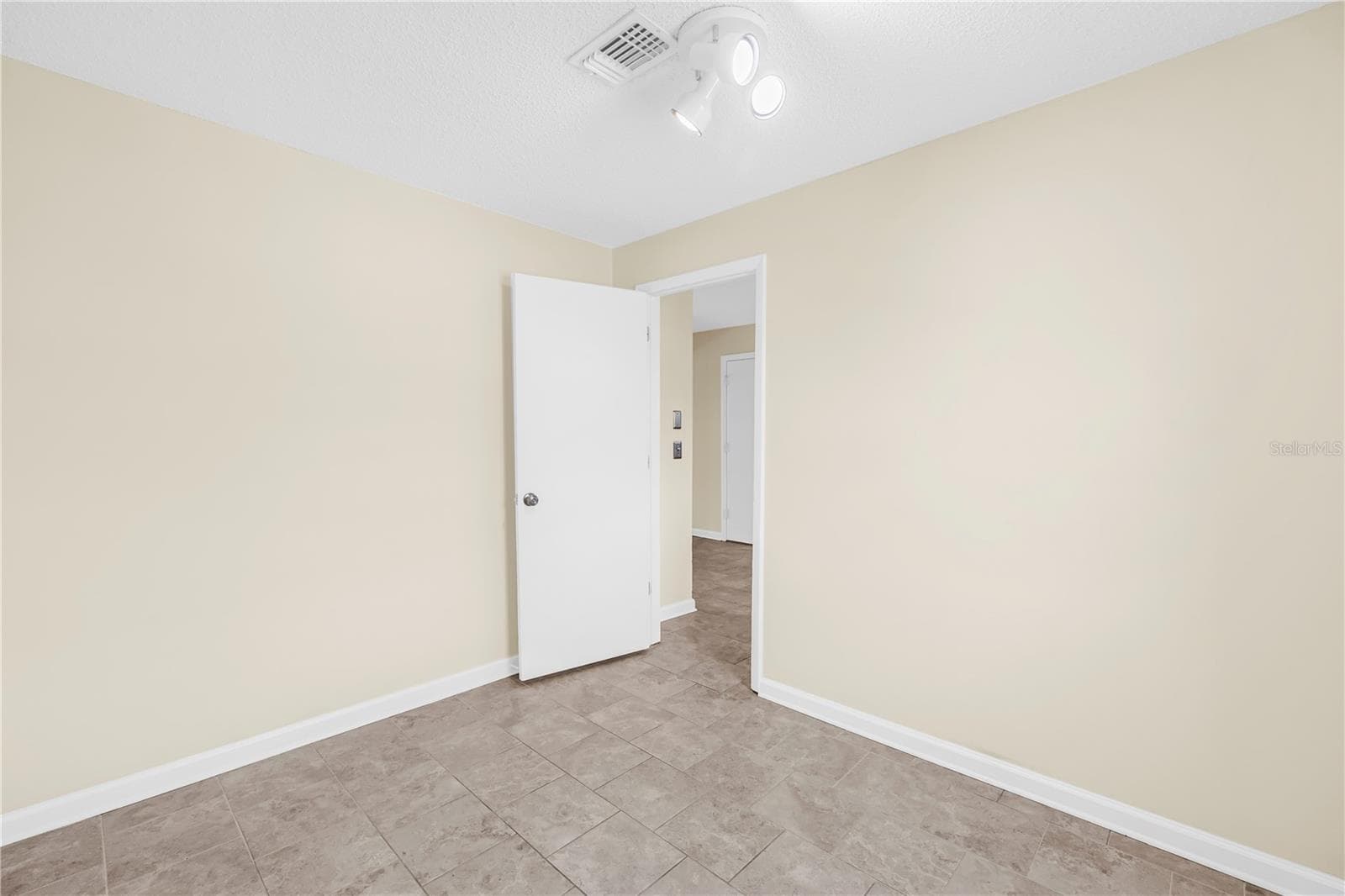 Office - 5403 SWEETWATER TERRACE CIR #5403, TAMPA
