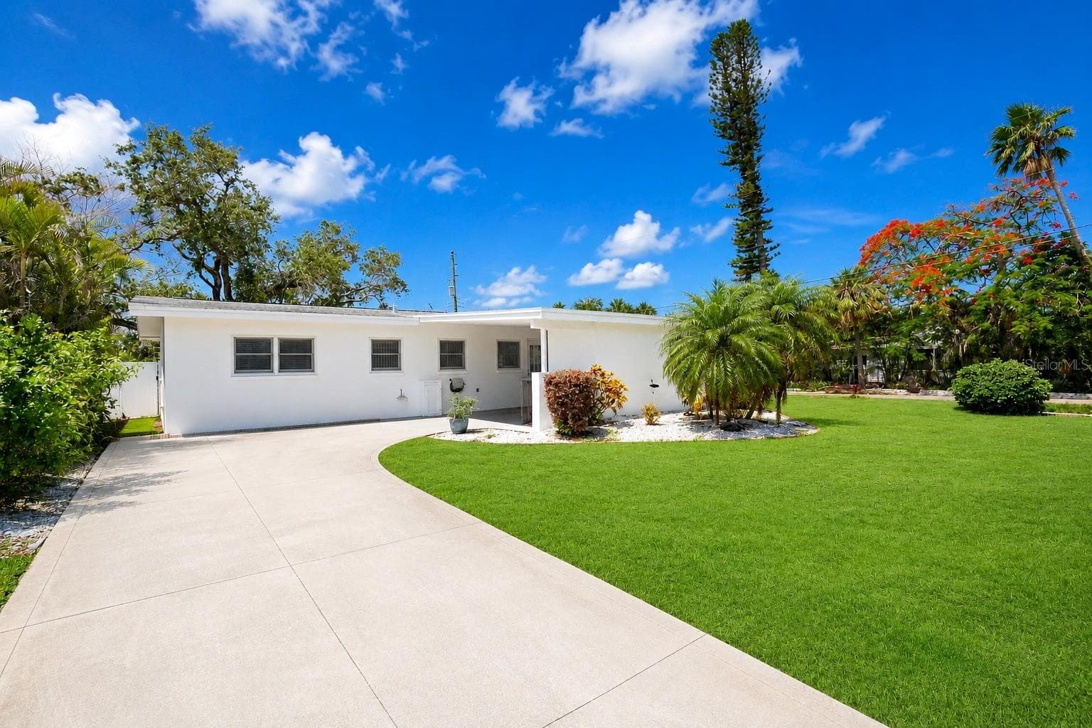 Single Family Residence at 301 41ST AVE, ST PETE BEACH, photo 3 of 23