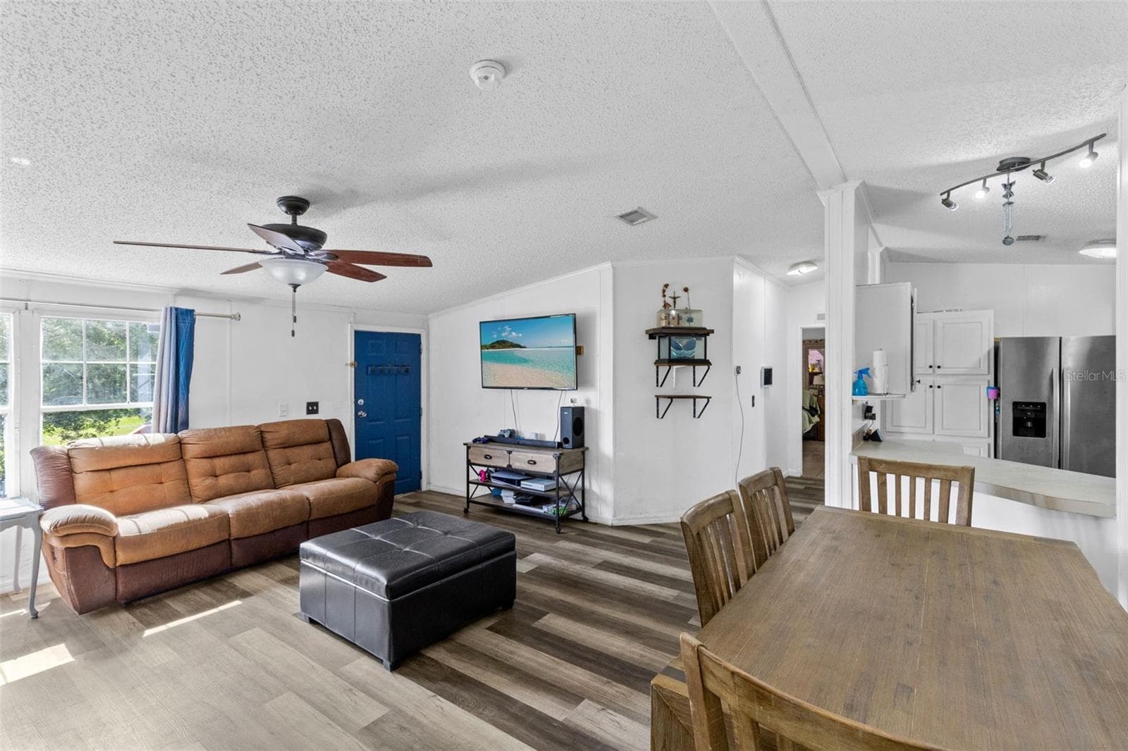 Manufactured Home at 35729 HUFF RD, EUSTIS, photo 6 of 31